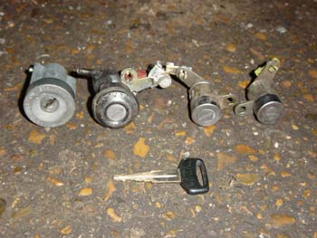 lock set with pair of keys